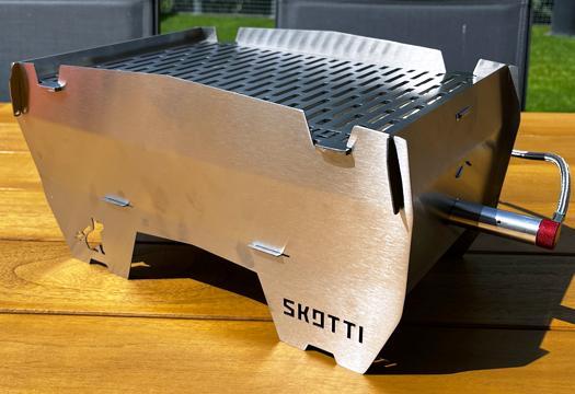 De SkottiGrill, de perfecte bbq voor onderweg. Werkt op zowel gas, houtskool, briketten of hout