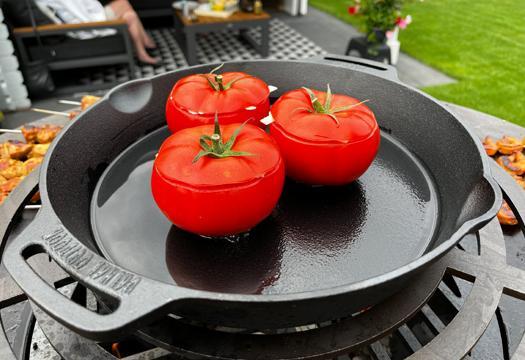 Vuurschaal bbq gevulde tomaten