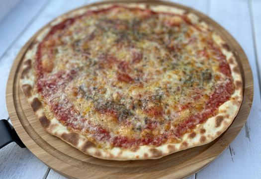 zelf gemaakte pizza Margarita uit de Witt ETNA Rotante Pizza oven