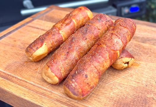 Bacon Wrapped worstenbroodjes van de bbq