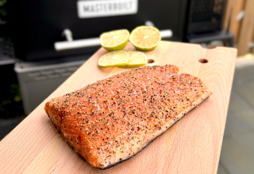 Warm gerookte zalm van de bbq